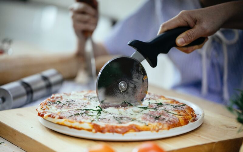 Pizzascheren – warum sind sie das richtige Werkzeug, um neapolitanische Pizza zu schneiden?
