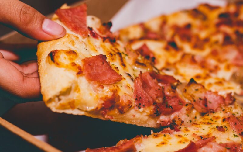 Nejlepší těsto na pizzu – jak si pečení co nejvíce usnadnit?