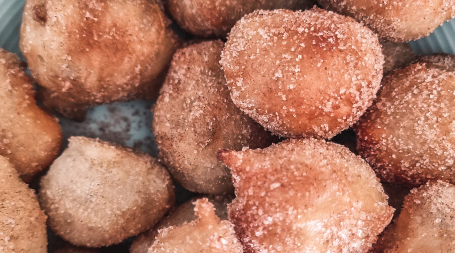 Zeppole: Sladký italský jednoduchý dezert podobný koblihám