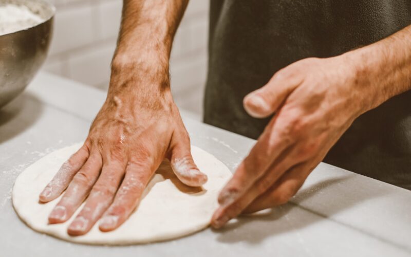 Haben Sie ein Problem damit, den Teig zu dehnen? Diese Technologie erledigt das in Sekundenschnelle für Sie