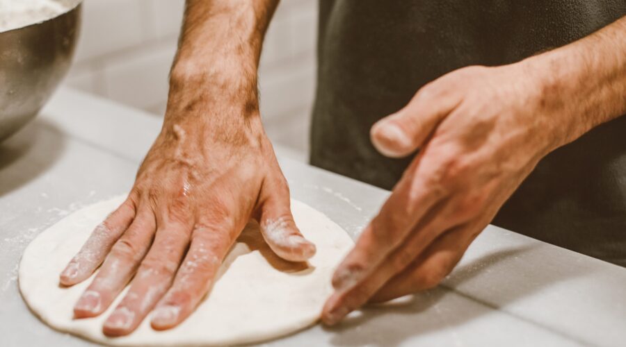 Haben Sie ein Problem damit, den Teig zu dehnen? Diese Technologie erledigt das in Sekundenschnelle für Sie